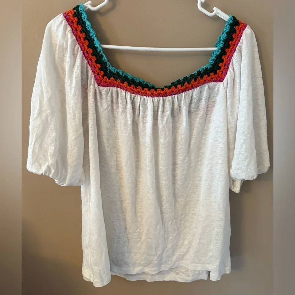 Boden crochet trim puff sleeve top white size 6 new without tags. T0952